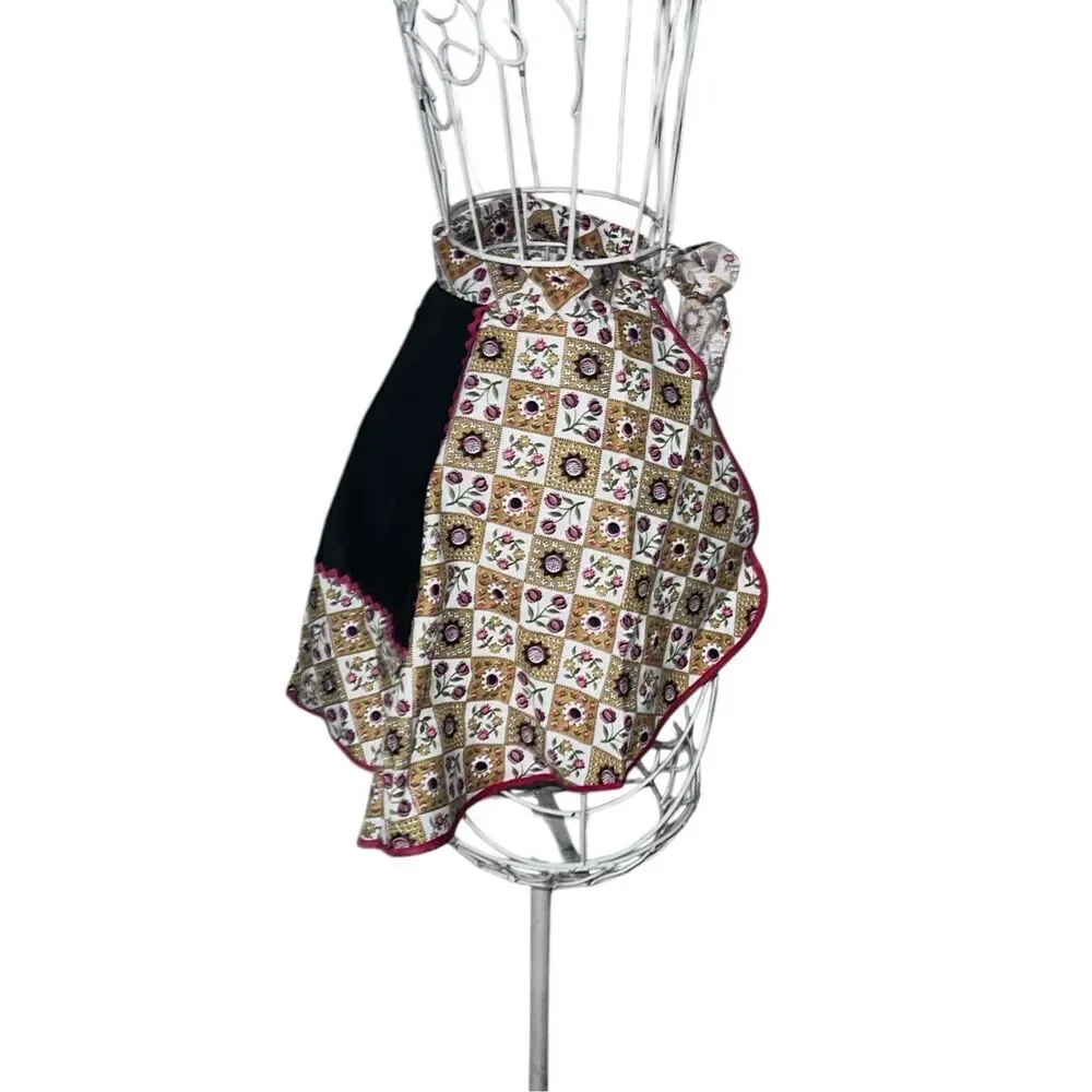 NEW WITH TAGS Womens Half VINTAGE Apron Handmade in an Alluring Retro Style Pock